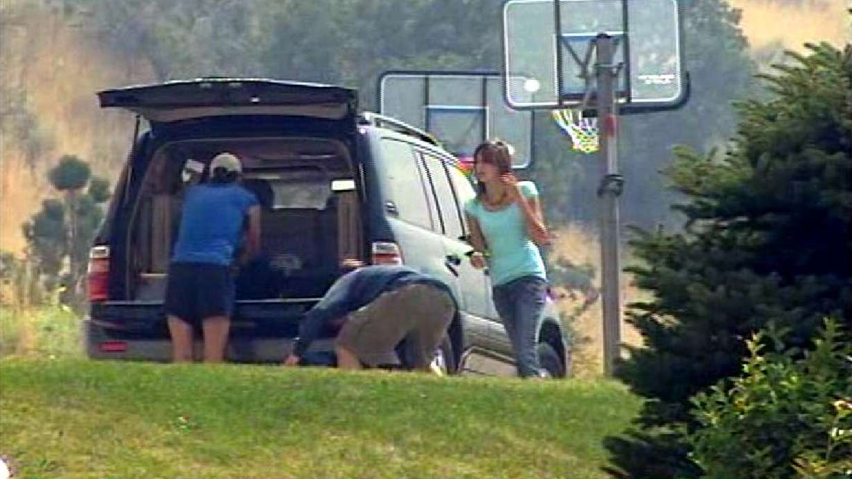 Woman says officer obstructed evacuation