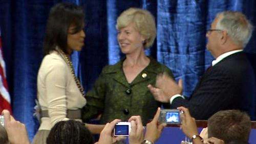 Obama reaches out to gays and lesbians