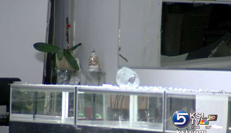 Would-be thief crashes into jewelry store