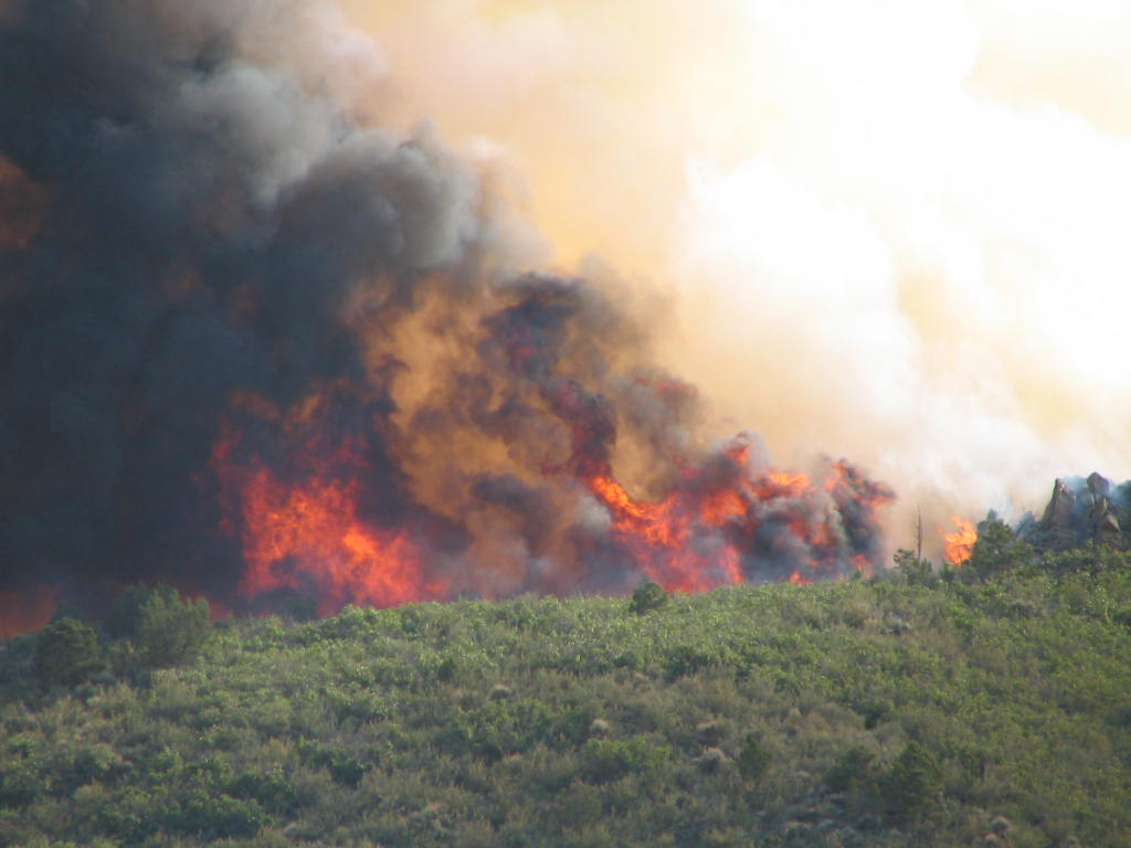 Wildfire burns 4,000 acres in Grand County