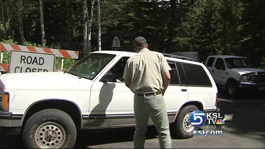 Forest rangers patrol full parking lots in American Fork Canyon