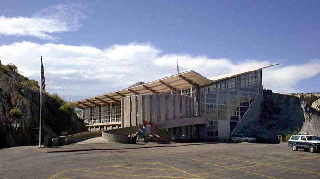 Visitor Center Cracking up at Dinosaur Monument