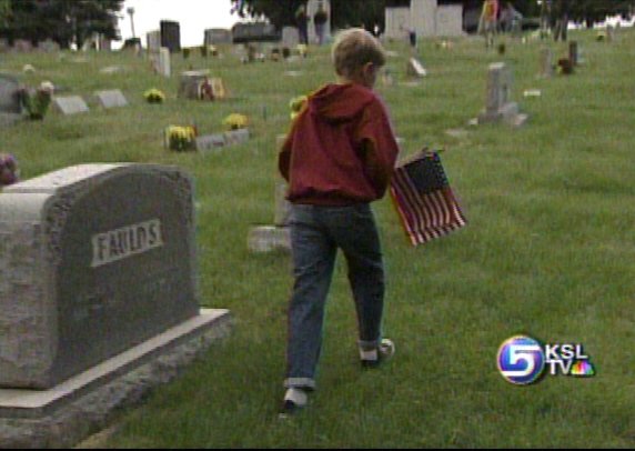 Volunteers Mark Veterans' Graves