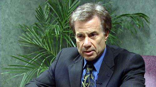 Former officer offers insight to police standoffs