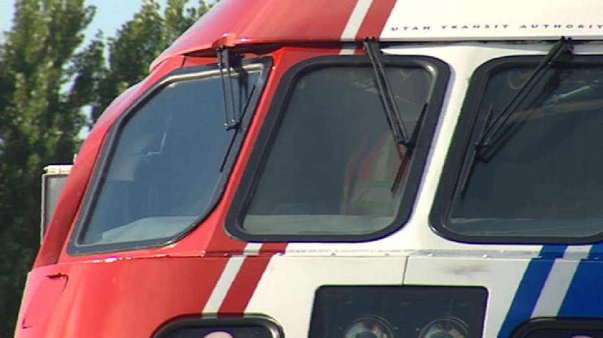 Man bails out of car before it's hit by train