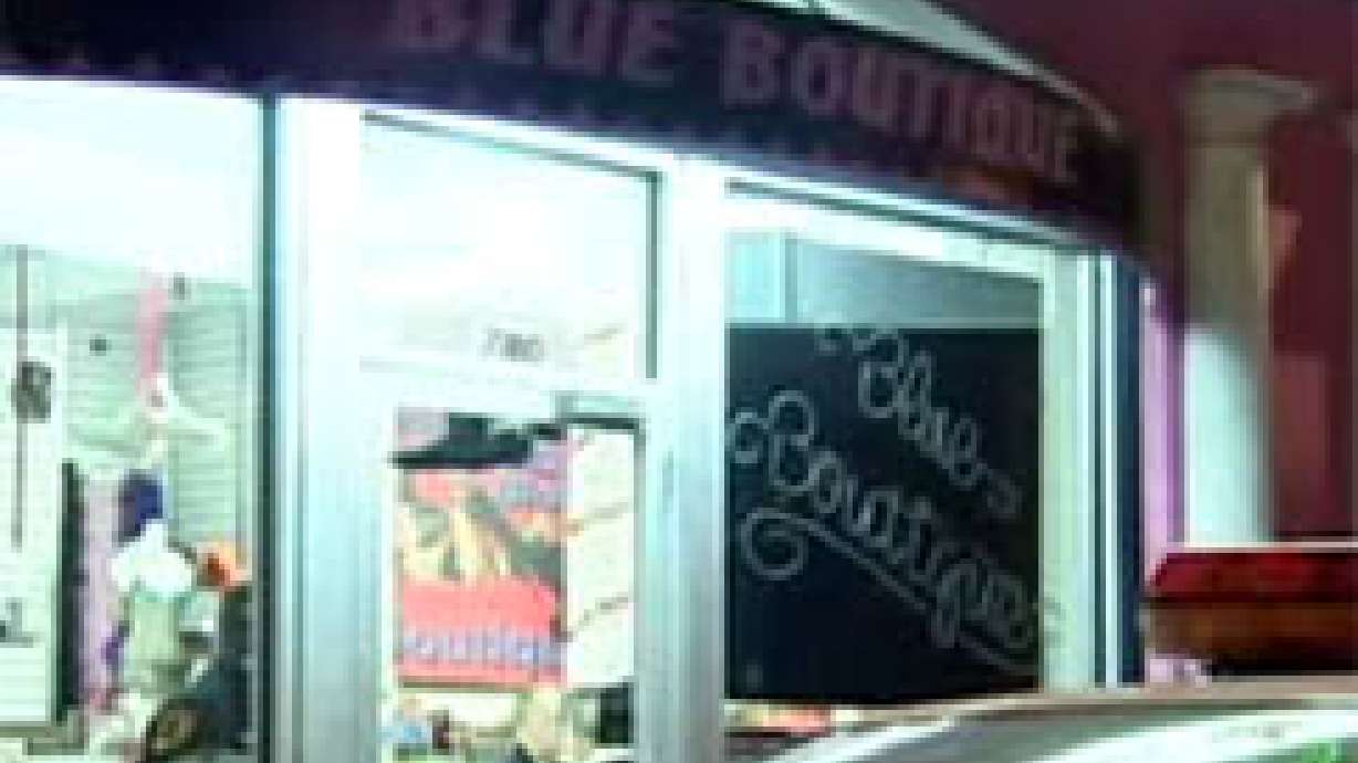 Gunman Robs Boutique