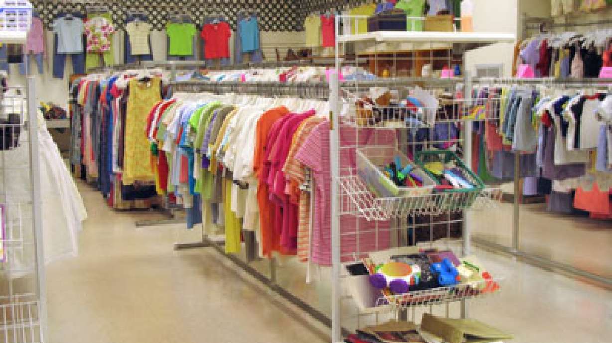 Middle-class families turn to thrift stores during bad economy