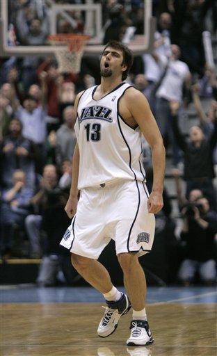 Okur's 31 points, 11 boards help Jazz bury Spurs