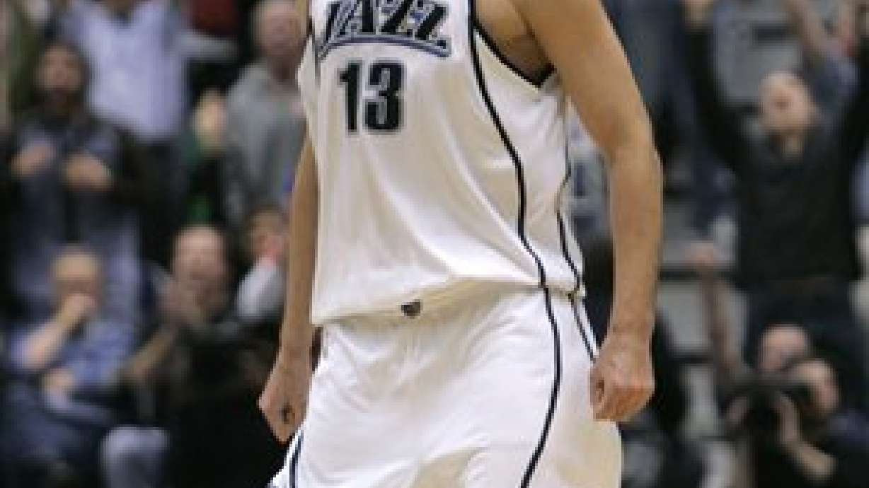 Okur's 31 points, 11 boards help Jazz bury Spurs