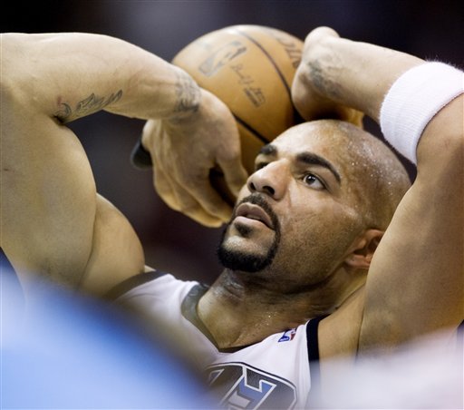 Boozer decides to stay with Jazz