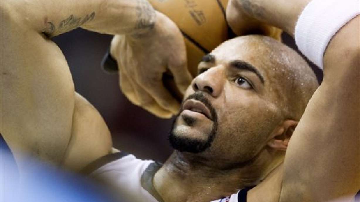 Boozer decides to stay with Jazz