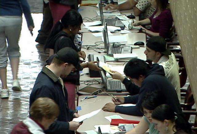 Utah ends early voting with record numbers