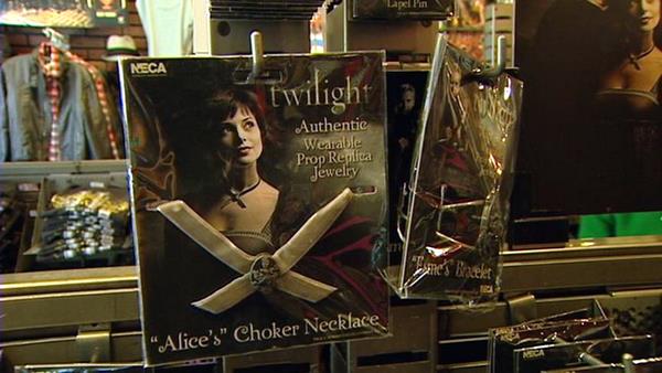 Girls and their moms excited about 'Twilight' movie