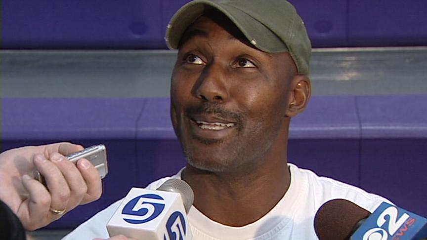 Karl Malone Shows up at Workouts