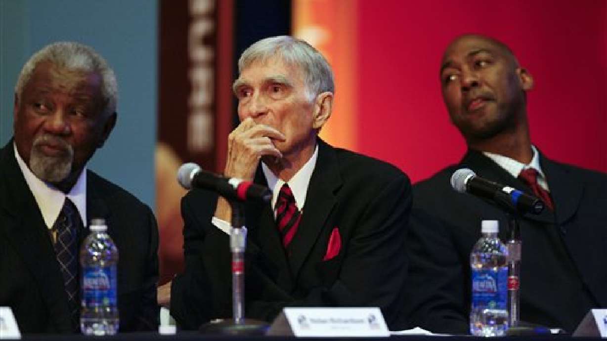 Arnie Ferrin honored at college hall of fame