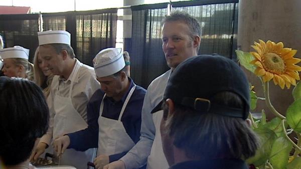 Thousands of Utahns enjoy a Thanksgiving feast