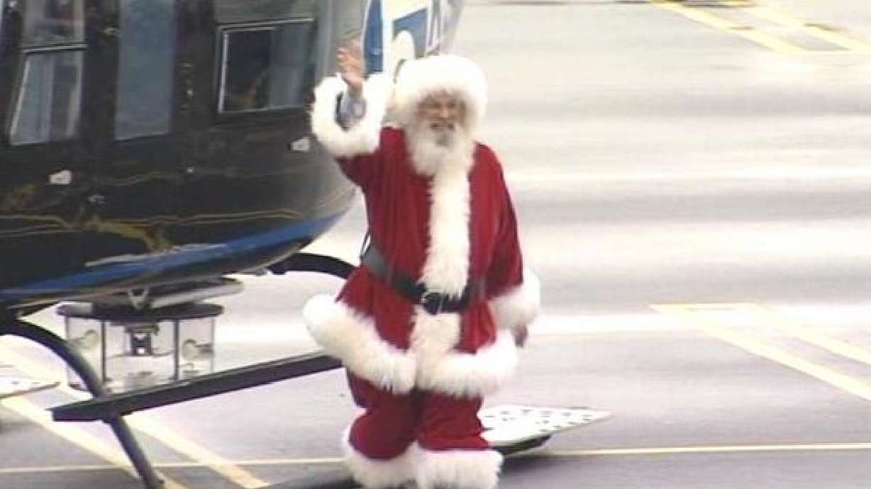 Santa arrives at Orem mall in style