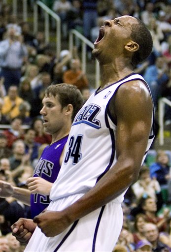 Jazz score 44 in third quarter, rout Kings