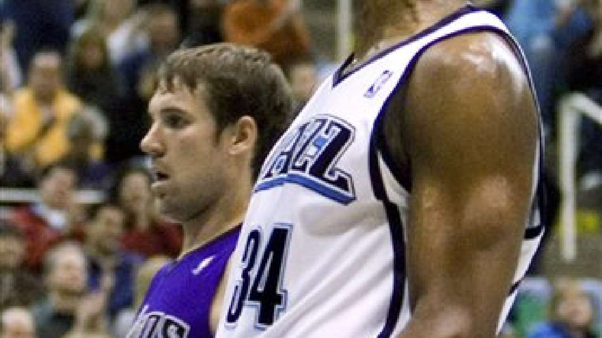 Jazz score 44 in third quarter, rout Kings