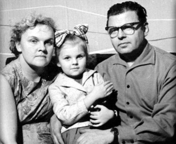 Lena Toritch with her parents.