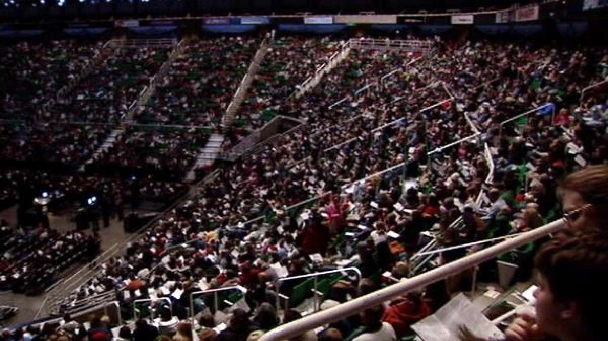 Thousands gather for Christmas sing-along