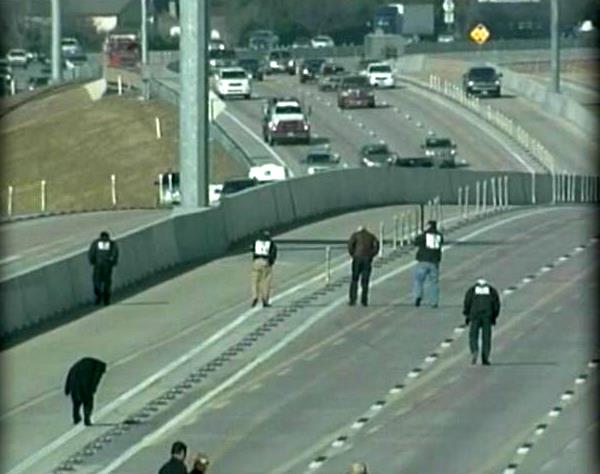 Former trooper suspected in Texas shootings dies