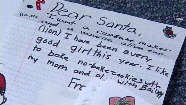 Post office employee spends 12 years helping Santa with letters