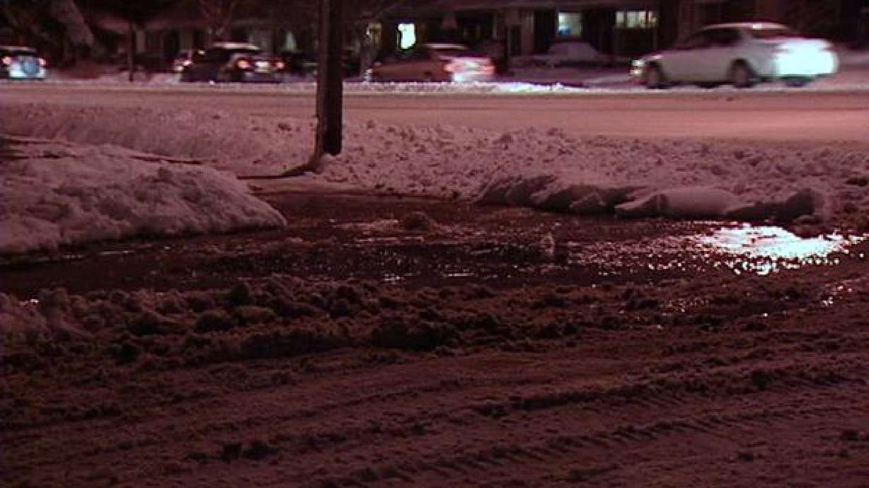 Water main break floods streets in Salt Lake