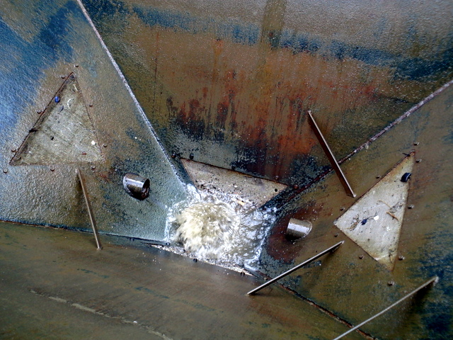 Salt and brine mixer