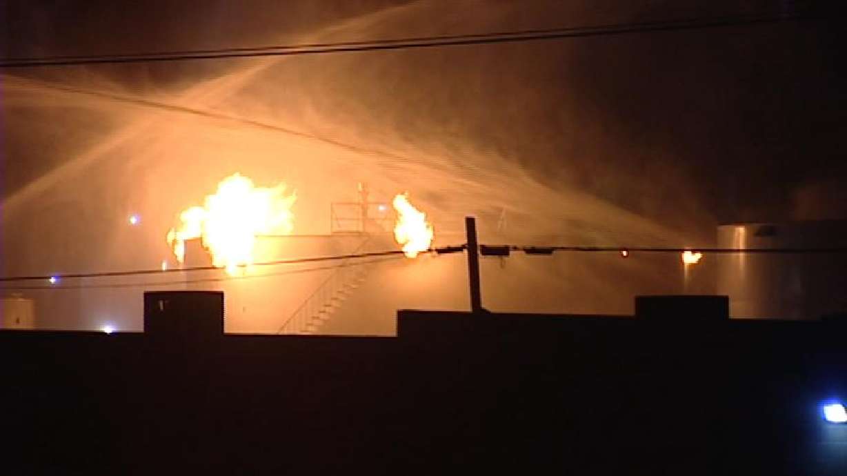 Investigators probe Utah refinery fire