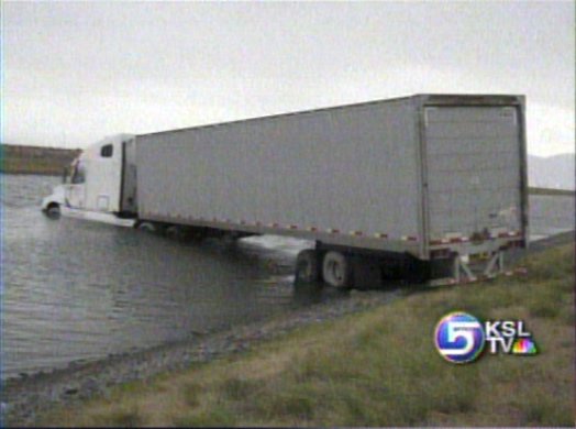 Wind Too Much for Three Semis