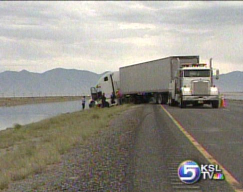 Wind Too Much for Three Semis