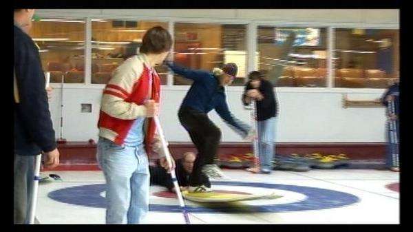 Australian duo reaches goal of surfing in 50 states