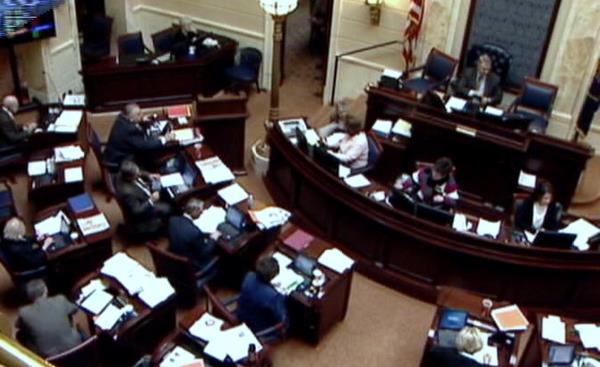 Sen. Liljenquist serenades colleagues