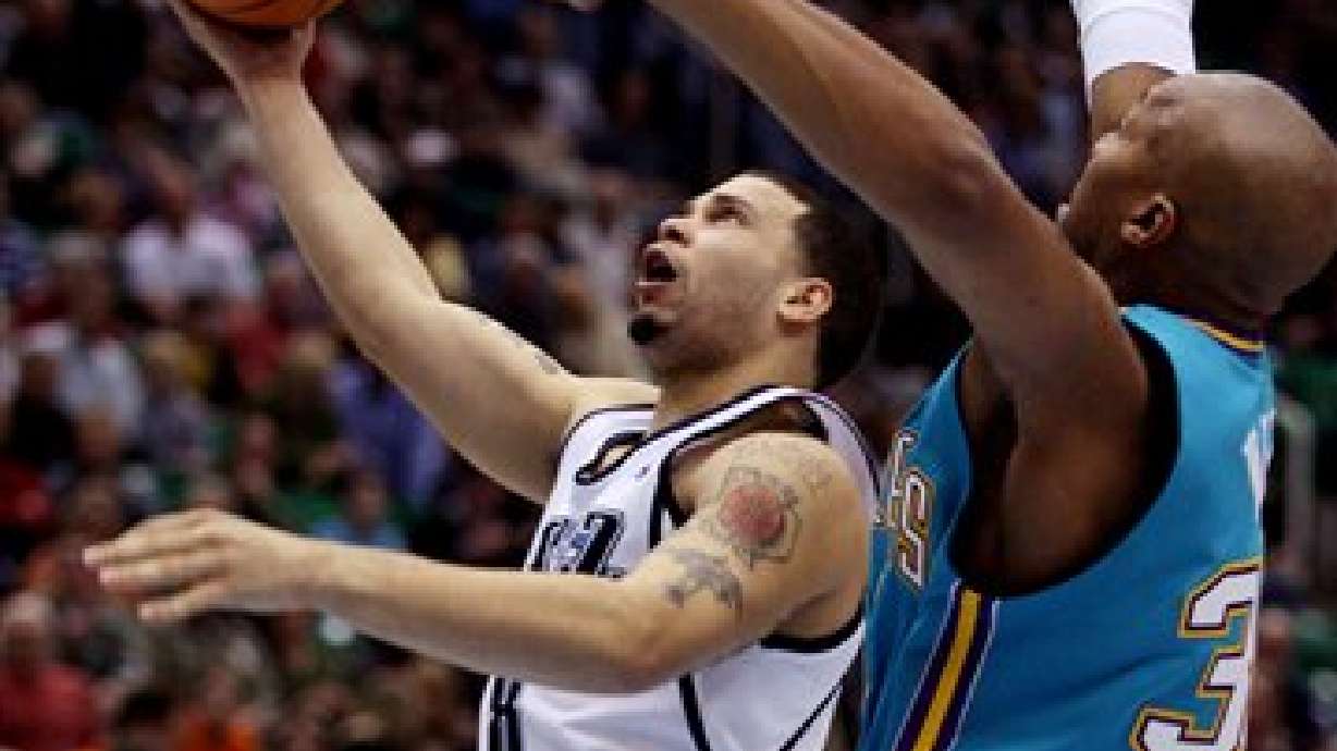 Boozer, Williams lead Jazz to sixth straight victory