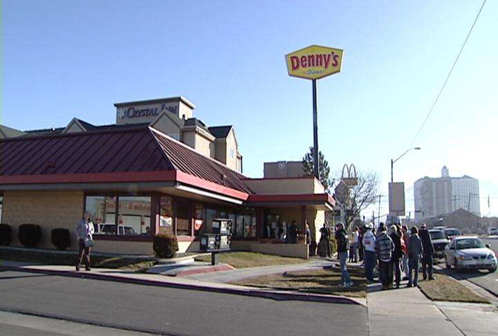 Thousands show up at Denny's for free breakfast