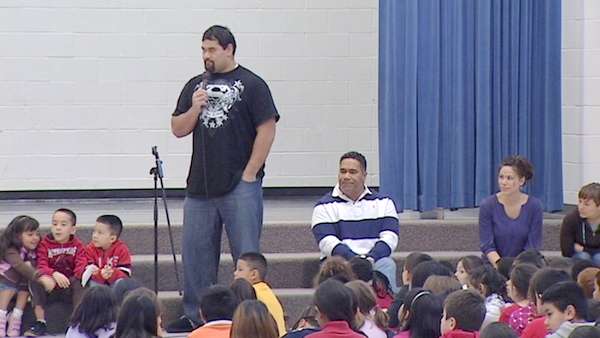 NFL star returns home to inspire kids to follow their dreams