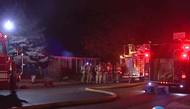 Family escapes garage fire