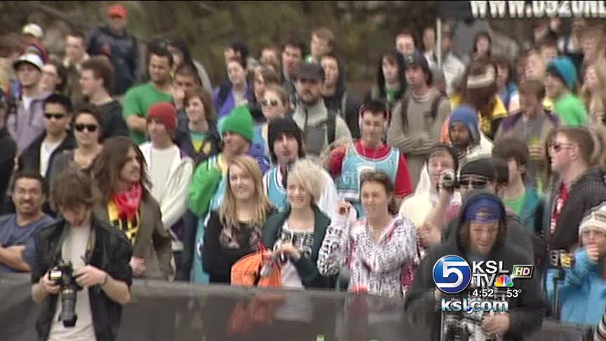 Boarders, skiers compete on snow at U of U