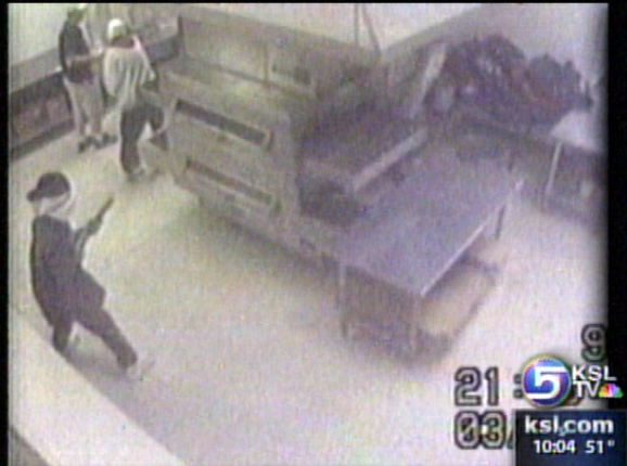 Police Looking for Serial Restaurant Robbers