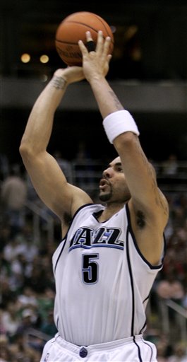 Boozer's 41 points, 16 boards lifts Jazz over Wizards