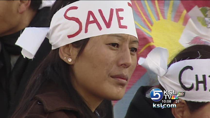 Demonstrators downtown call for free Tibet