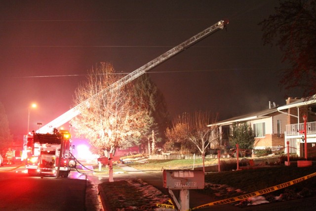 Plane crashes into Roy neighborhood; pilot critically ...